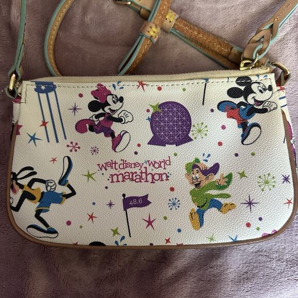 Dooney & Bourke Disney WDW Marathon 2015 Crossbody Dopey Mickey Hard To Find - Picture 4 of 9